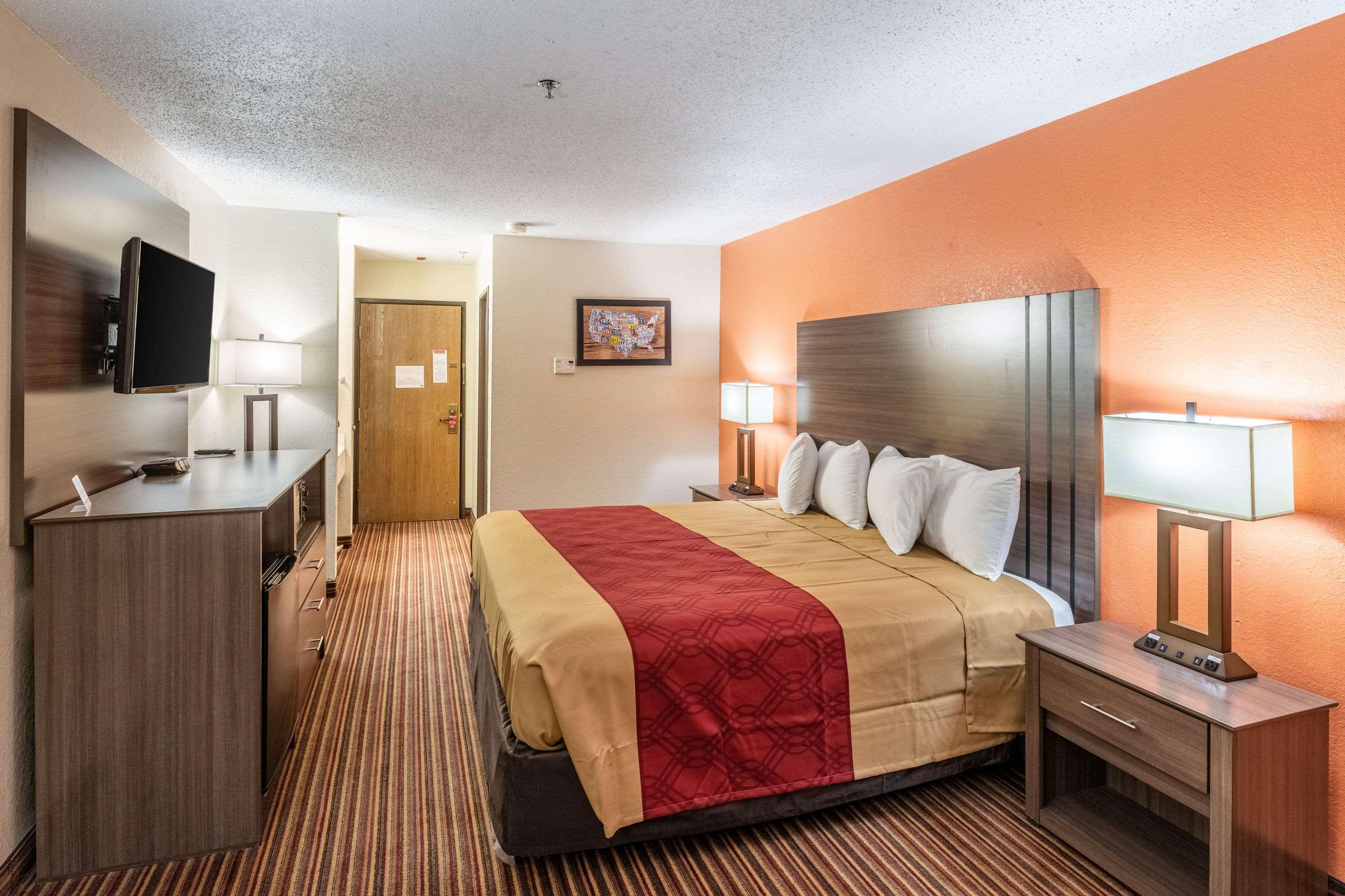 מק'קיני Econo Lodge Inn & Suites מראה חיצוני תמונה