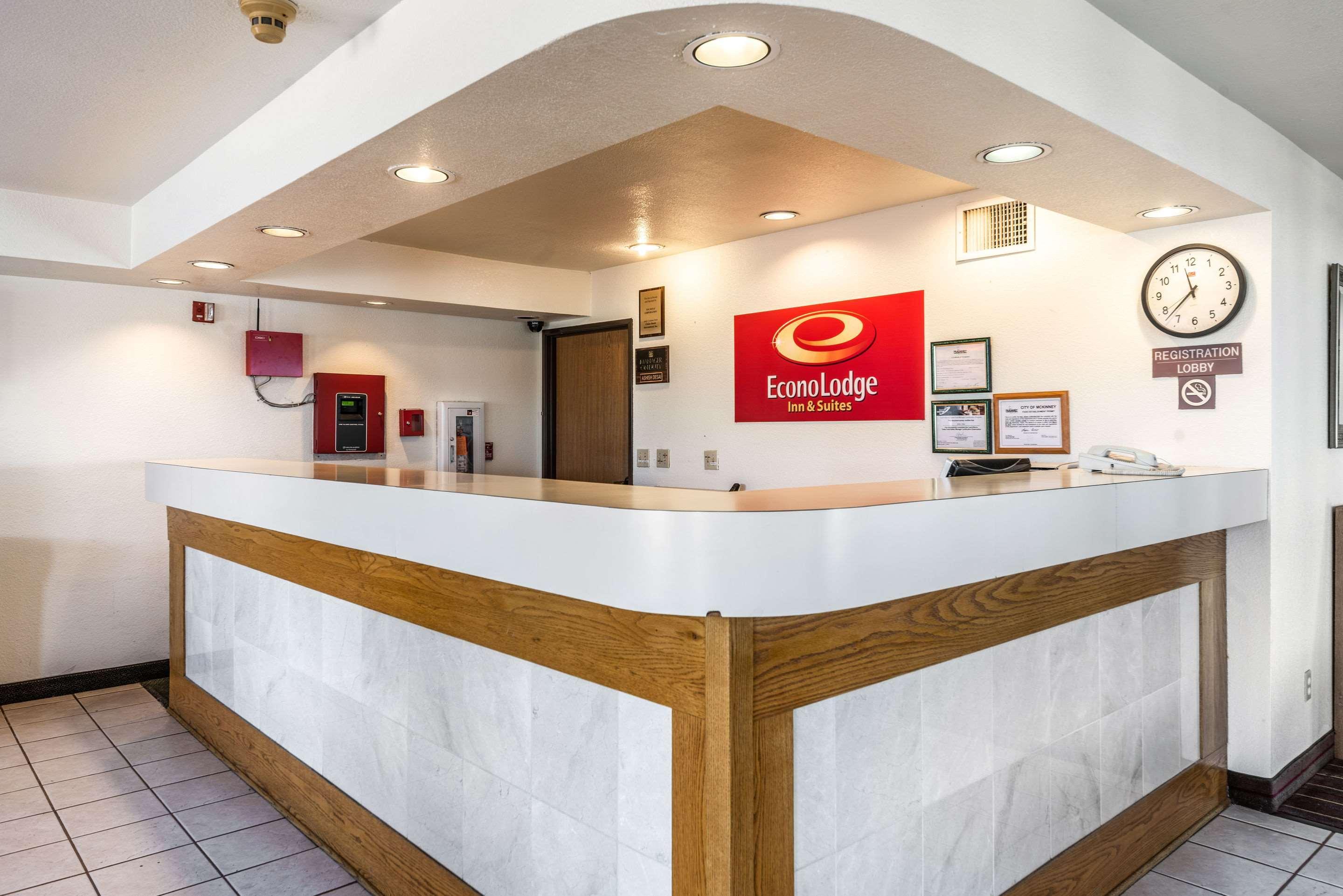 מק'קיני Econo Lodge Inn & Suites מראה חיצוני תמונה