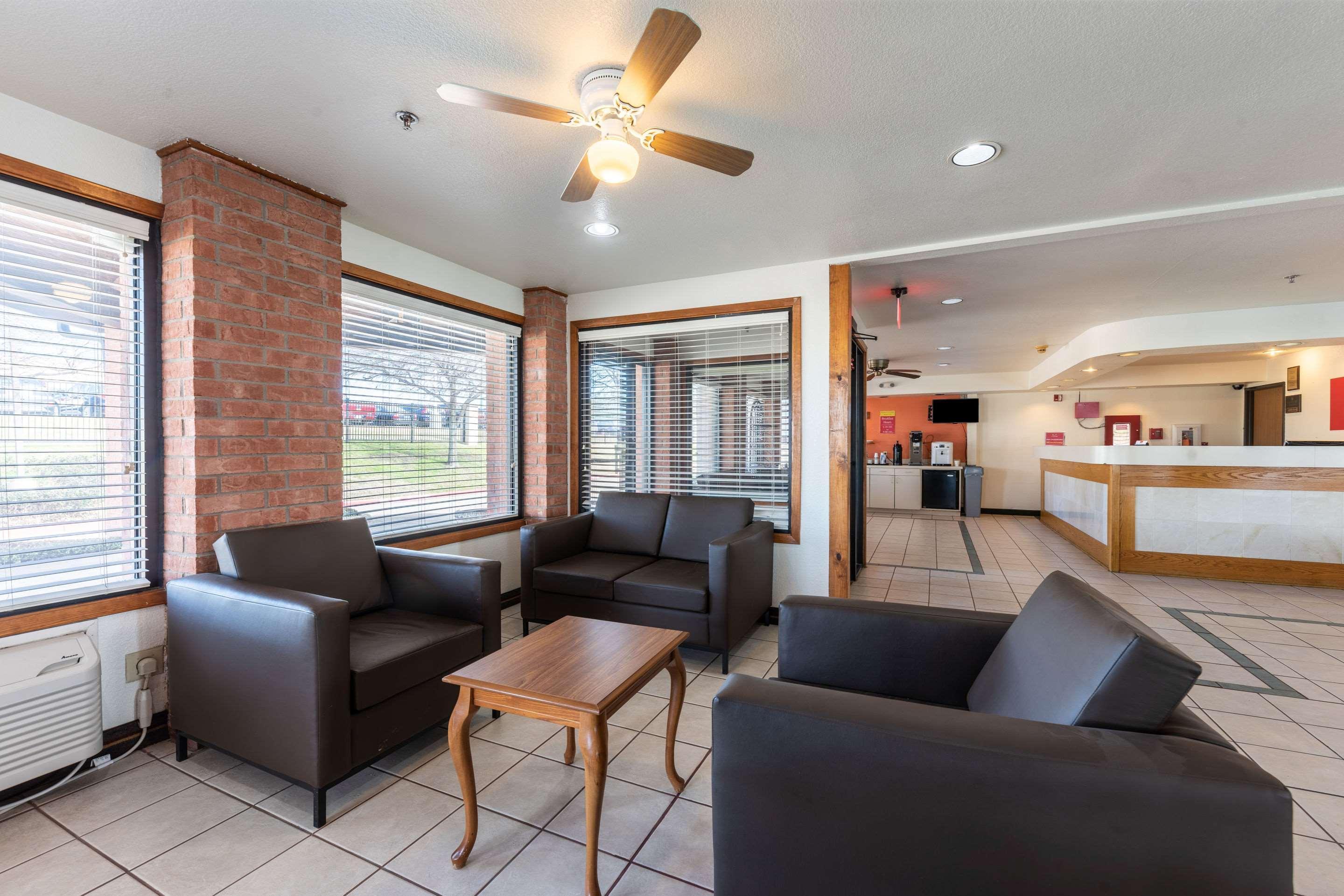 מק'קיני Econo Lodge Inn & Suites מראה חיצוני תמונה