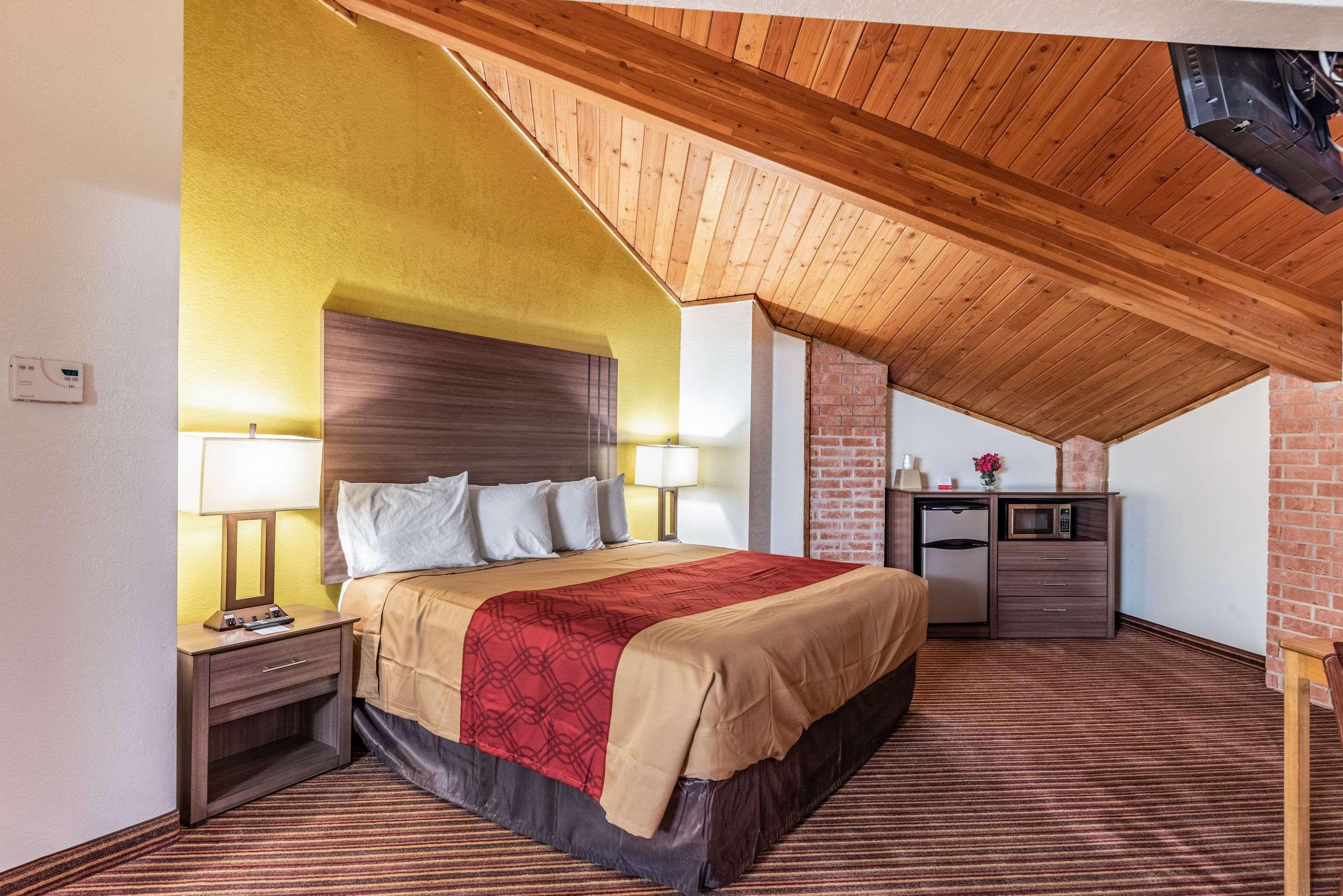 מק'קיני Econo Lodge Inn & Suites מראה חיצוני תמונה