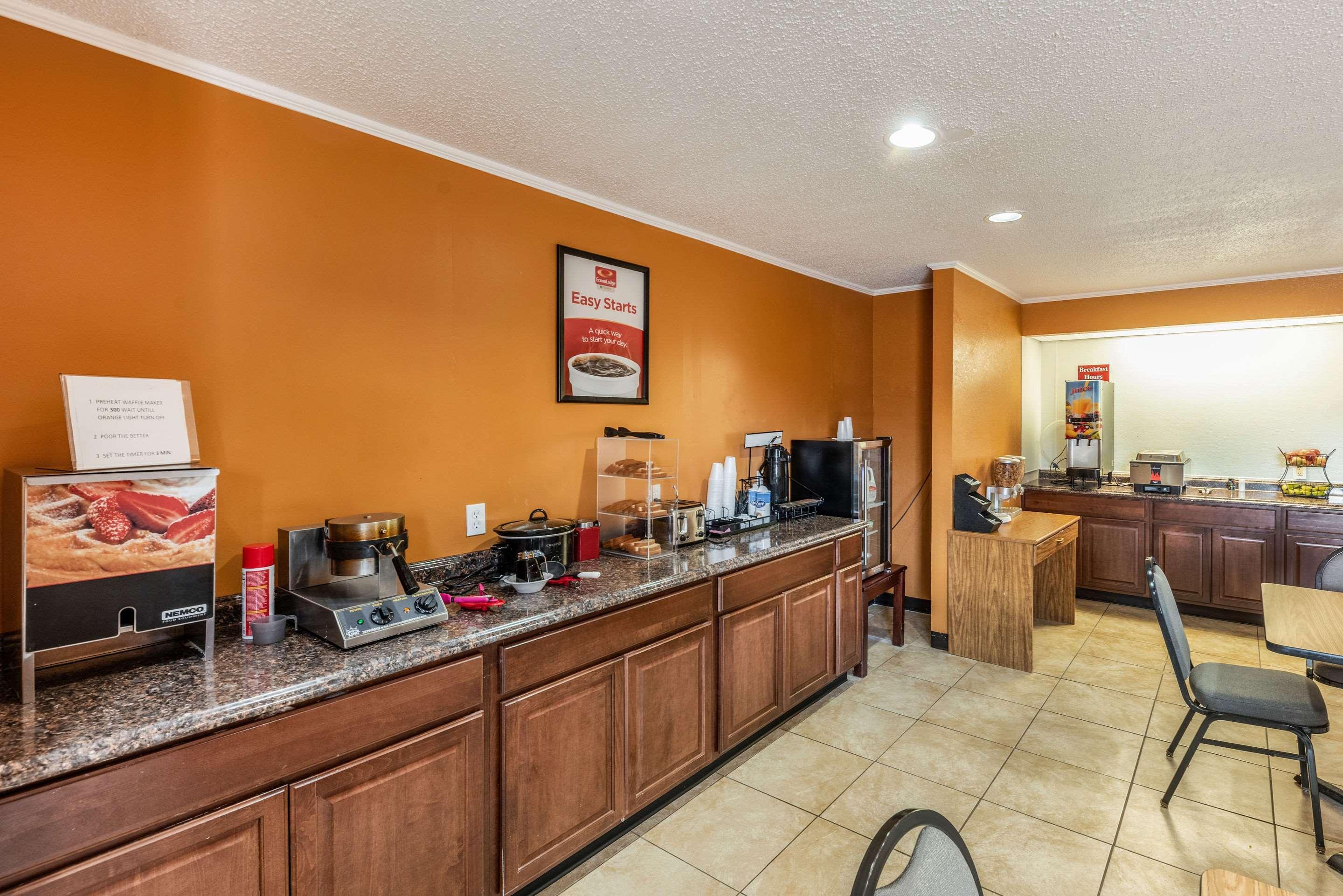 מק'קיני Econo Lodge Inn & Suites מראה חיצוני תמונה