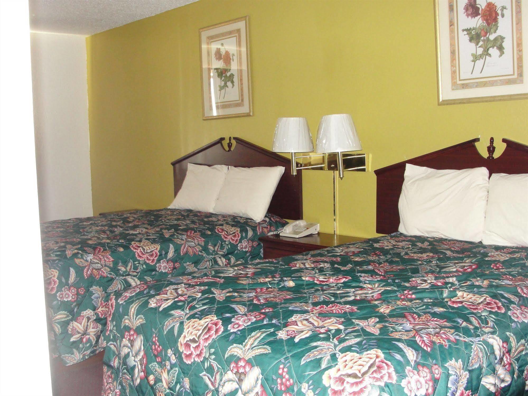 מק'קיני Econo Lodge Inn & Suites מראה חיצוני תמונה