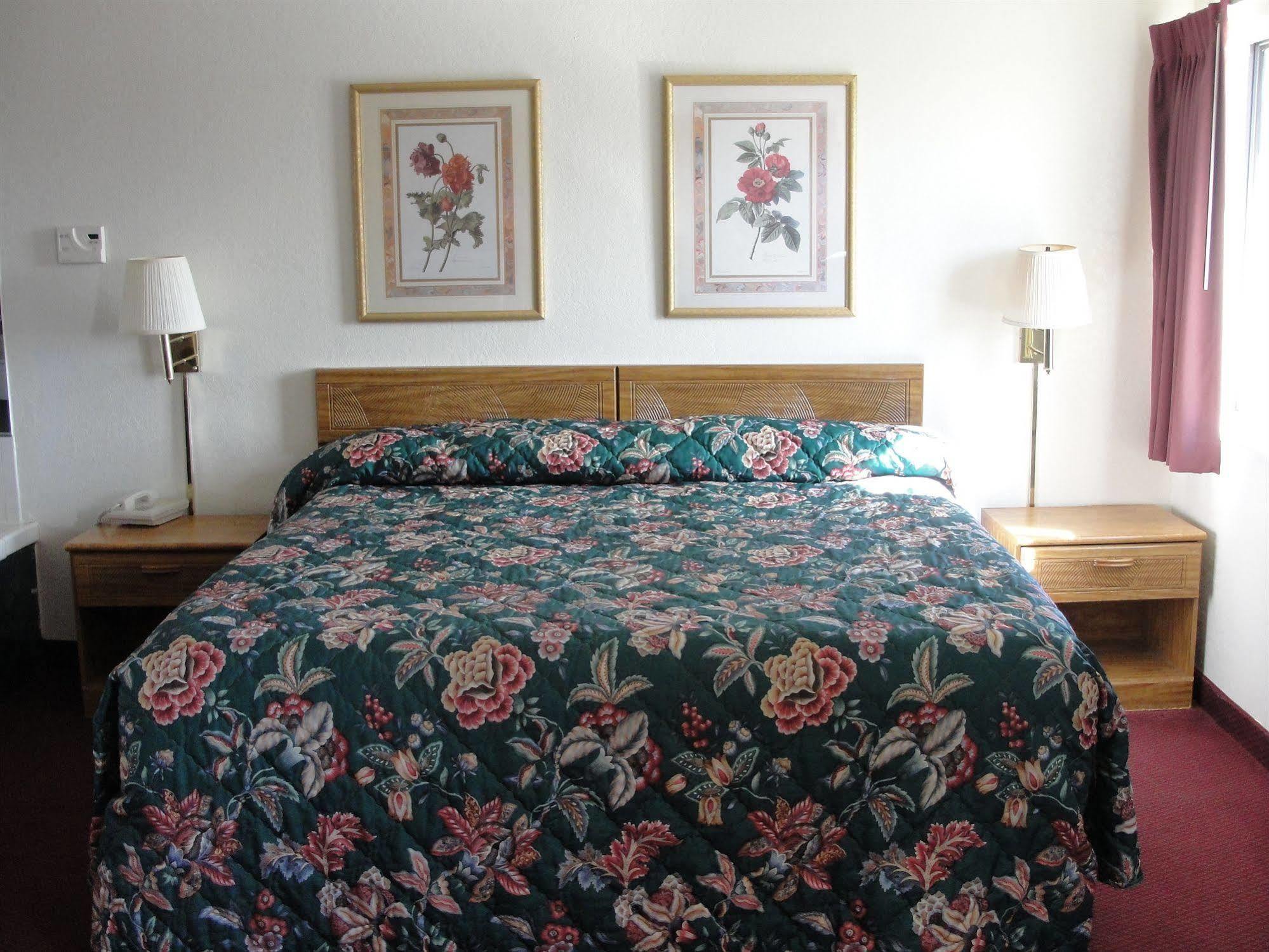 מק'קיני Econo Lodge Inn & Suites מראה חיצוני תמונה
