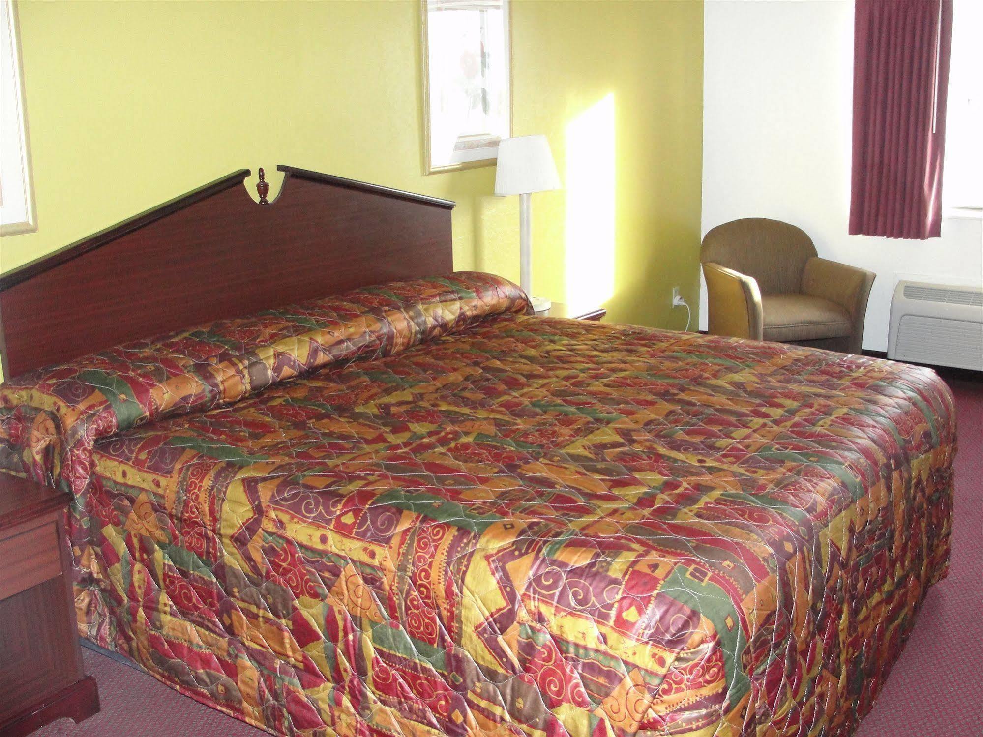 מק'קיני Econo Lodge Inn & Suites מראה חיצוני תמונה