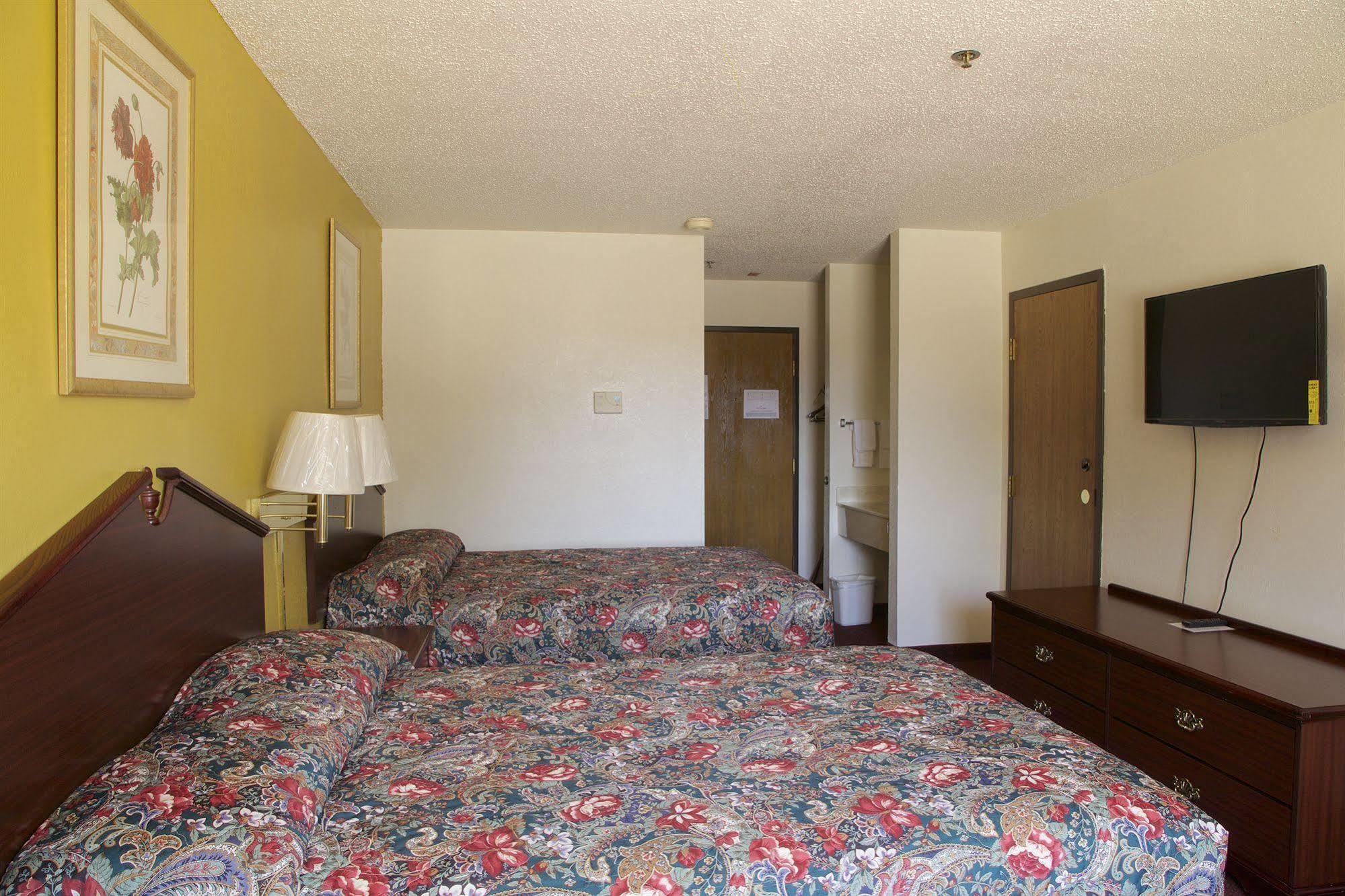 מק'קיני Econo Lodge Inn & Suites מראה חיצוני תמונה