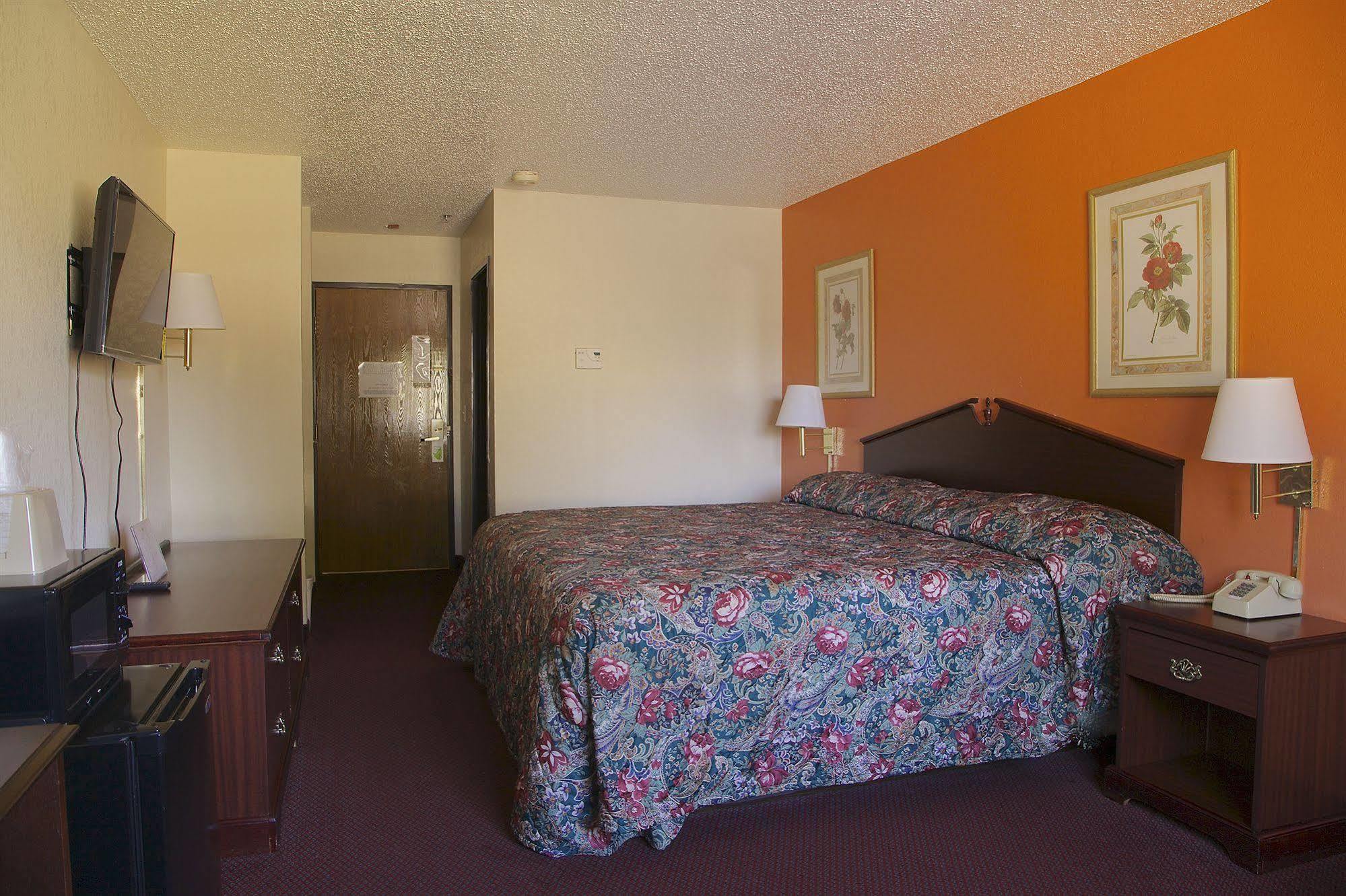 מק'קיני Econo Lodge Inn & Suites מראה חיצוני תמונה