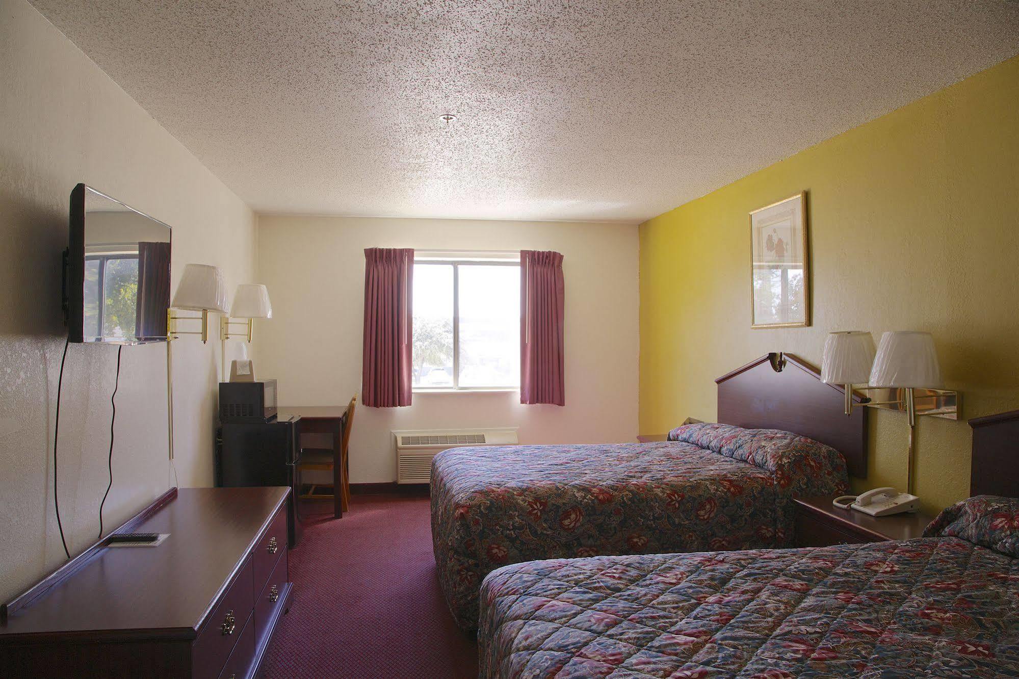 מק'קיני Econo Lodge Inn & Suites מראה חיצוני תמונה