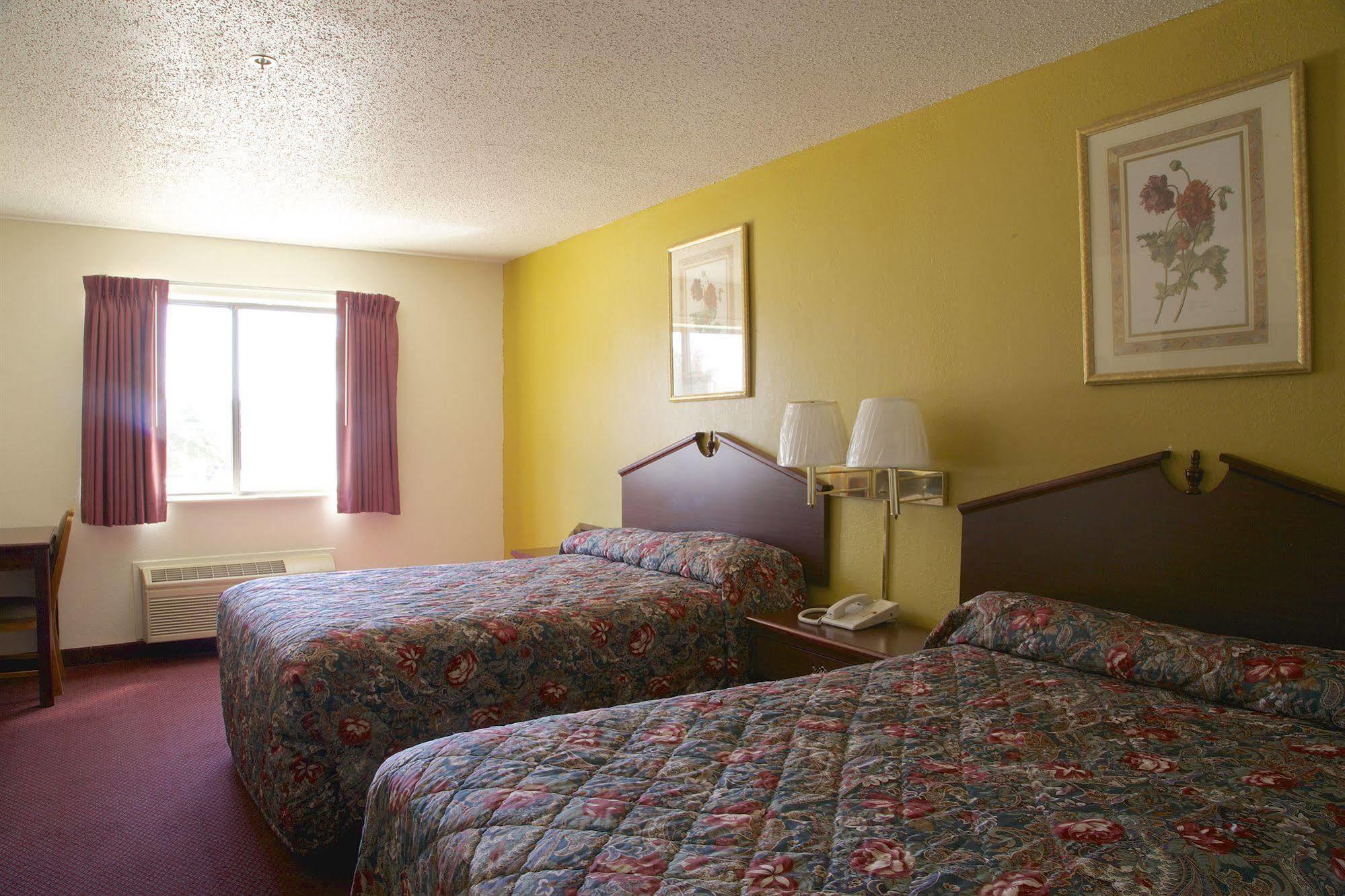 מק'קיני Econo Lodge Inn & Suites מראה חיצוני תמונה
