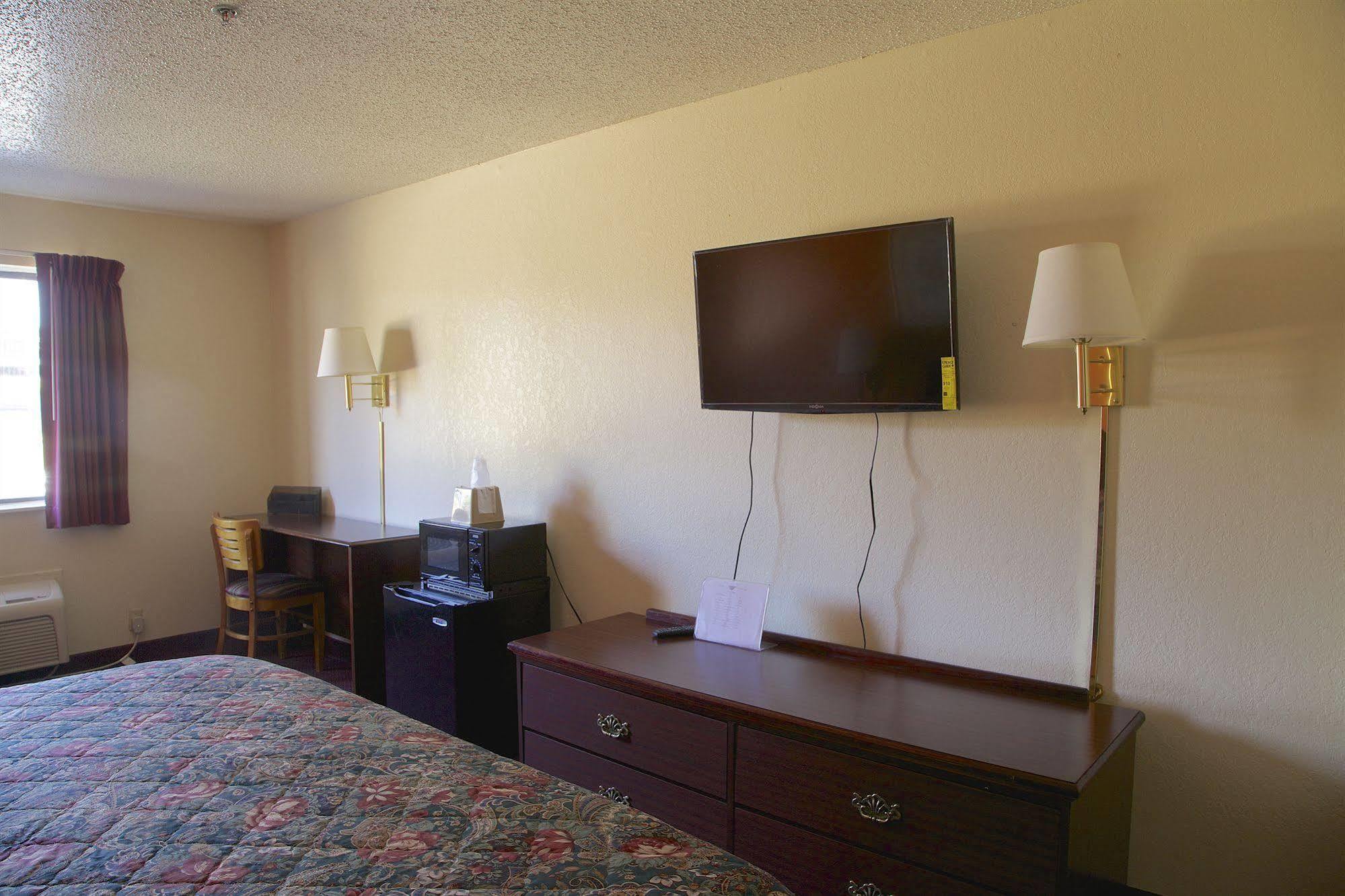מק'קיני Econo Lodge Inn & Suites מראה חיצוני תמונה